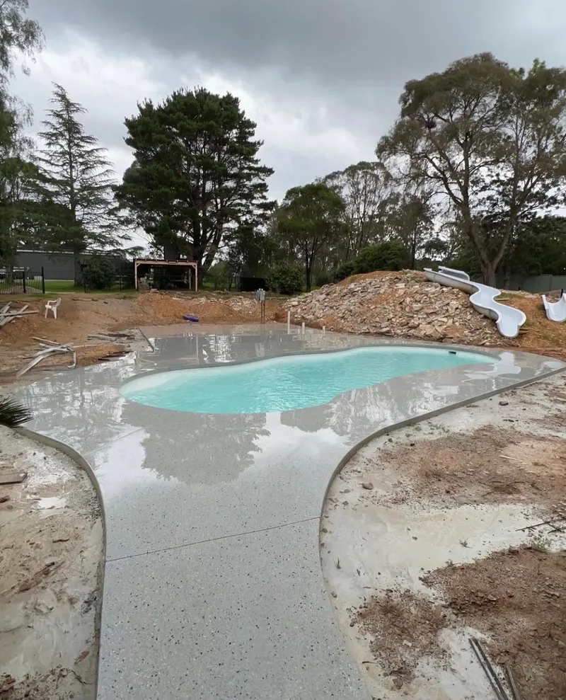 The curved pool surround leading around the freeform pool at Bargo
